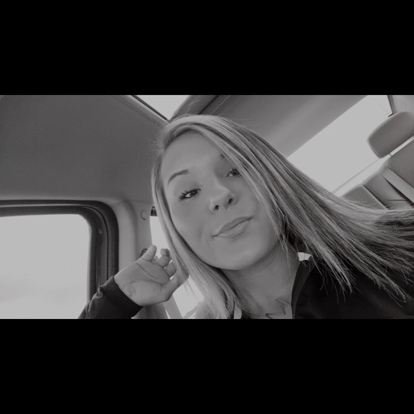 Meet your Posher, Madison - Picture 1 of 1